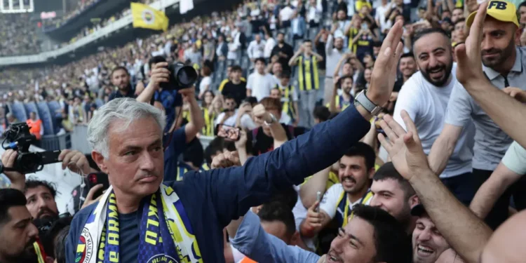 Fenerbahce unveil Jose Mourinho as new manager