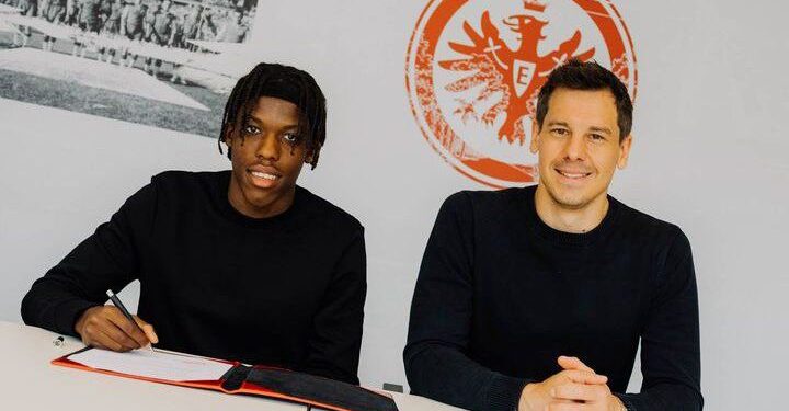 Ghanaian youngster Andrew Junior Awusi signs first professional contract with Eintracht Frankfurt