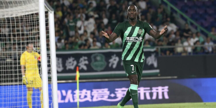 Ghanaian forward Deabeas Owusu-Sekyere scores a stunner in Zhejiang Professional’s win over Qingdao Hainiu