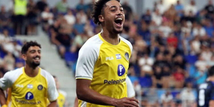 Ghanaian promising defender Tyrese Asante scores to help Maccabi Tel Aviv reach Europa League group stage