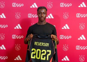 Dutch-born Ghanaian goalkeeper Paul Reverson joins Ajax until 2027