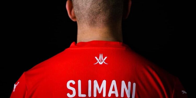 Algeria: Islam Slimani returns home to sign for CR Belouizdad