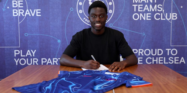 Swedish-Ghanaian defender Genesis Antwi sign first professional contract with Chelsea