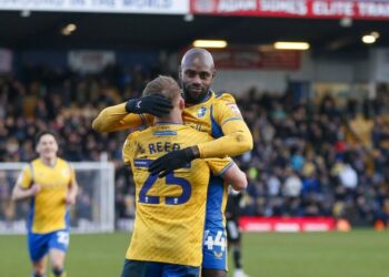 Ghanaian midfielder Hiram Boateng scores in Mansfield Town’s draw with Stockport County in League One
