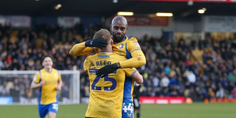 Ghanaian midfielder Hiram Boateng scores in Mansfield Town’s draw with Stockport County in League One