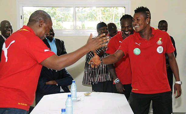 Asamoah Gyan calls for support for John Mahama