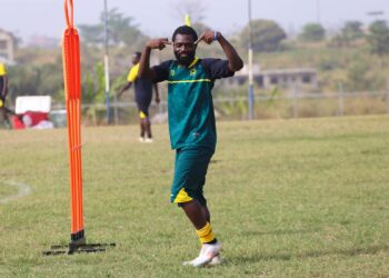 Asante Kotoko coach Prosper Ogum dismisses rumors of midfielder Samuel Tenadu’s departure