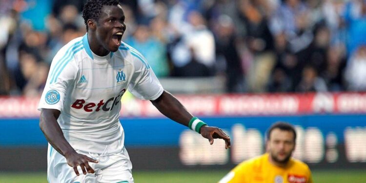 Taye Taiwo inducted into Marseille’s Hall of Fame.
