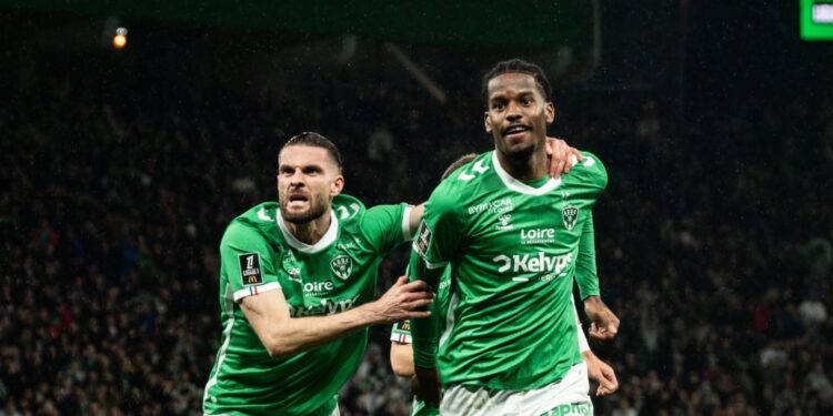 Ghanaian midfielder Pierre Ekwah scores in St Étienne thrilling 3-3 draw against Angers