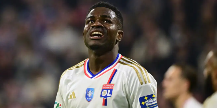 Ernest Nuamah faces lengthy spell out after serious knee injury