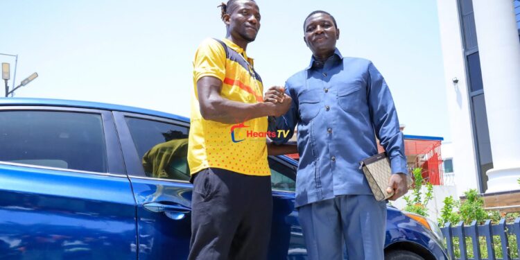 Business mogul Alhaji Seidu Agongo gifts car to Hearts goalkeeper Benjamin Asare after viral trotting video