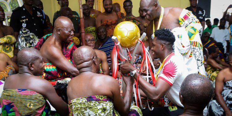 Asante Kotoko present FA Cup trophy to Otumfuo Osei Tutu II after victory over Golden Kick