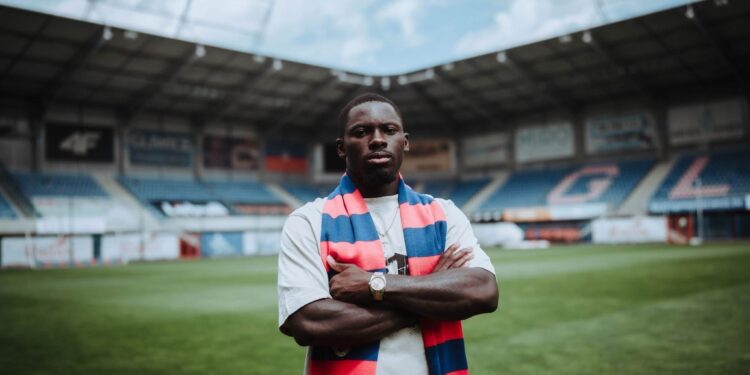 Official: Ghanaian defender Emmanuel Twumasi joins Piast Gliwice