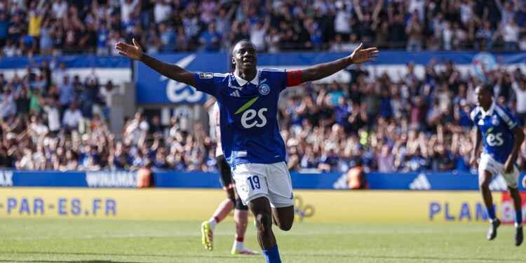 Sunderland agrees to pay club record fee for Senegalese midfielder Habib Diarra from Strasbourg