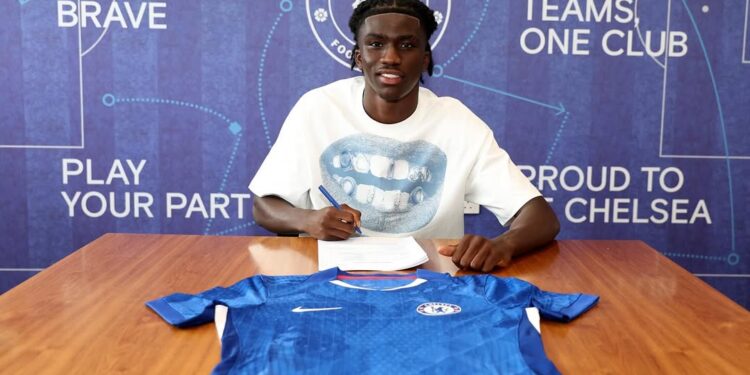 Official: Ghanaian teenager Ato Bondzie signs a new contract with Chelsea until 2028