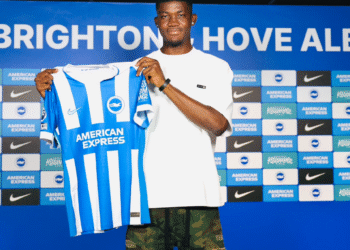 Yussif Owusu Moro signs professional contract with Brighton & Hove Albion