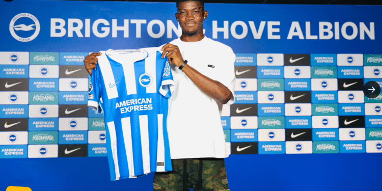 Yussif Owusu Moro signs professional contract with Brighton & Hove Albion