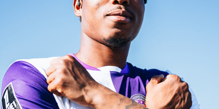 Ghana Midfielder Abu Francis joins Toulouse in France