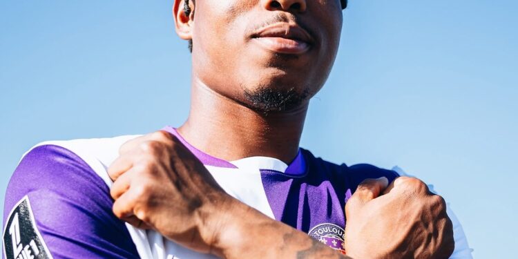 Sporting Director Bezhani: Abu Francis brings strength, balance, and energy to Toulouse midfield