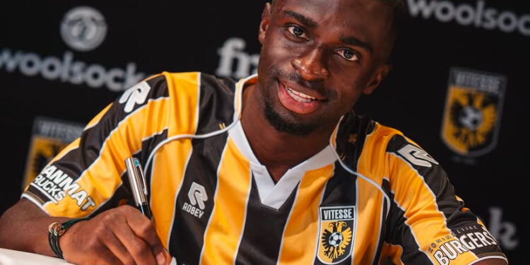 Dutch-born Ghanaian defender Solomon Bonnah joins Eertse Divisie side Vitesse Arnhem
