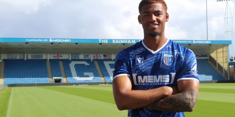 Travis Akomeah joins Gillingham