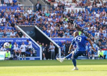 Jordan Ayew on target as 10-man Leicester battle to 2–2 draw at Oxford United